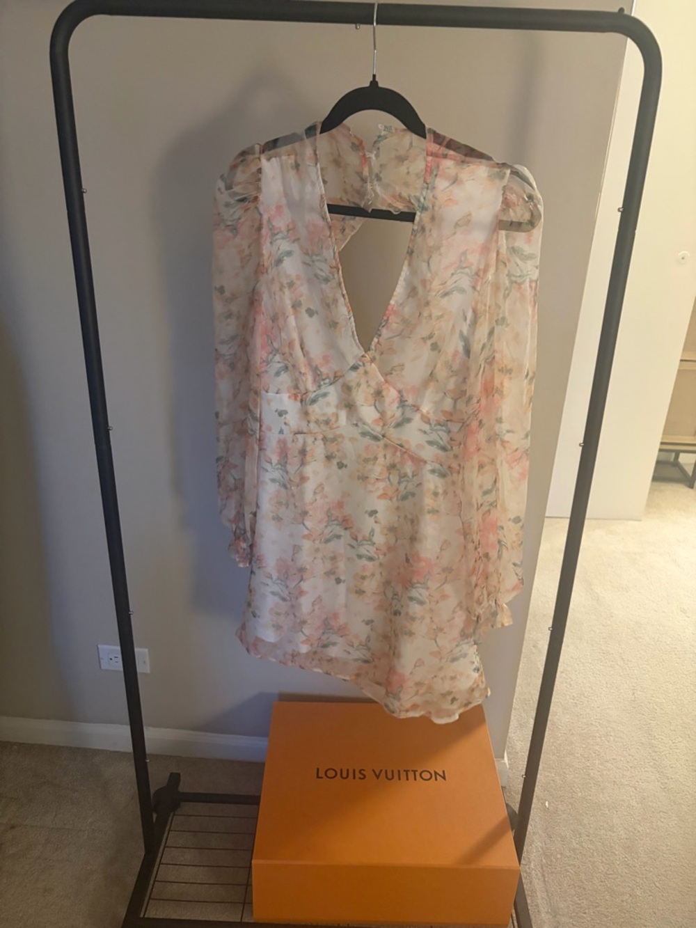 Floral V-Neck Long Sleeve Women’s Top - Light Pink